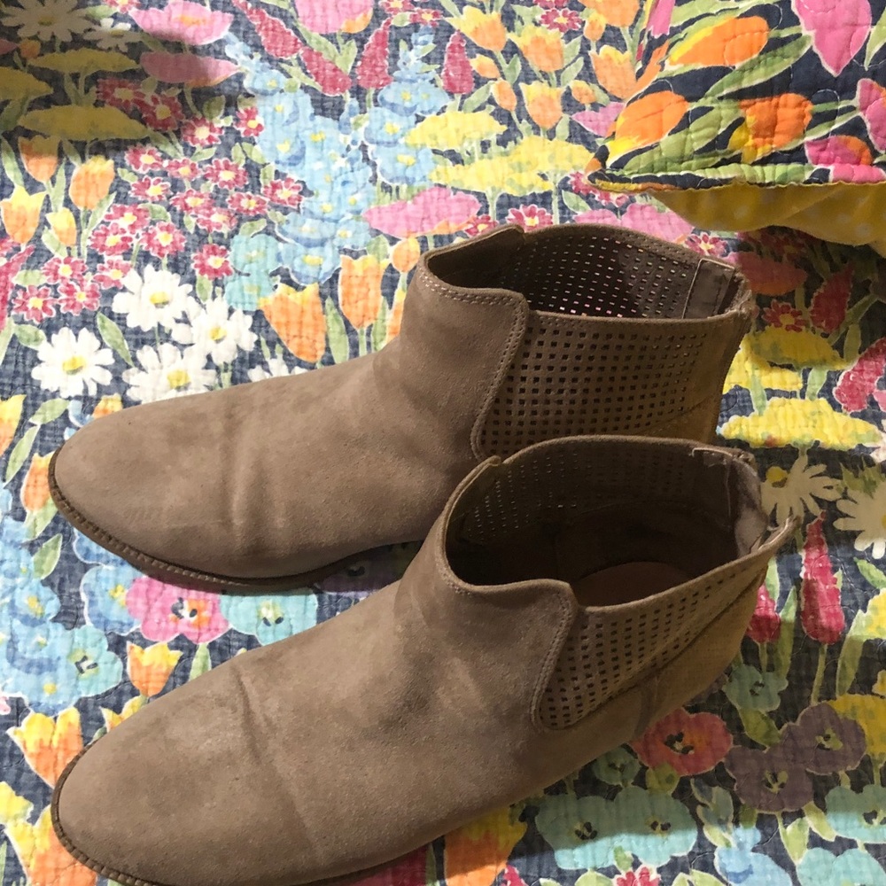 Ash brown boots for girls.